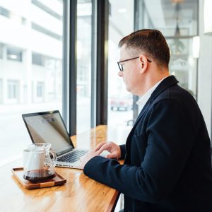 linkedin sales solutions nQ9 H3 eEww unsplash